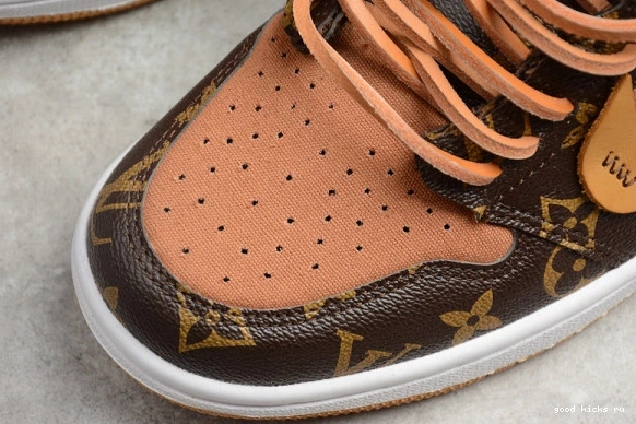 (WITH -LouiV CASE) JORDAN AIR AQ0818-158 AQ0818-158 O-W 1 0402